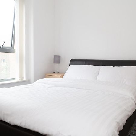 Serviced Apartment In Liverpool City Centre - Free Parking - Balcony - By Happy Days Esterno foto