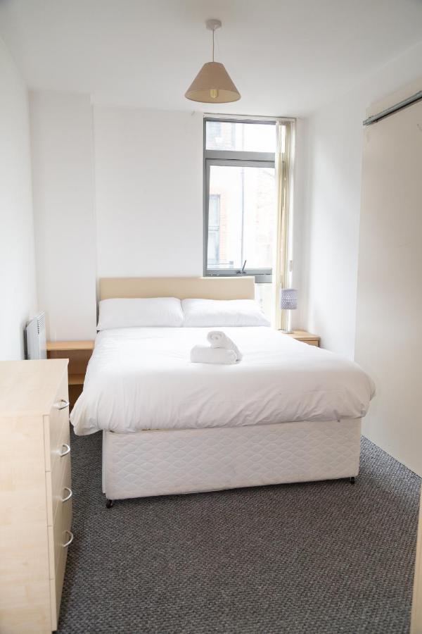 Serviced Apartment In Liverpool City Centre - Free Parking - Balcony - By Happy Days Esterno foto