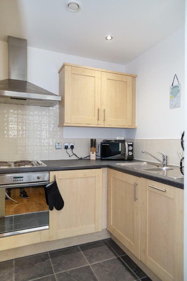 Serviced Apartment In Liverpool City Centre - Free Parking - Balcony - By Happy Days Esterno foto