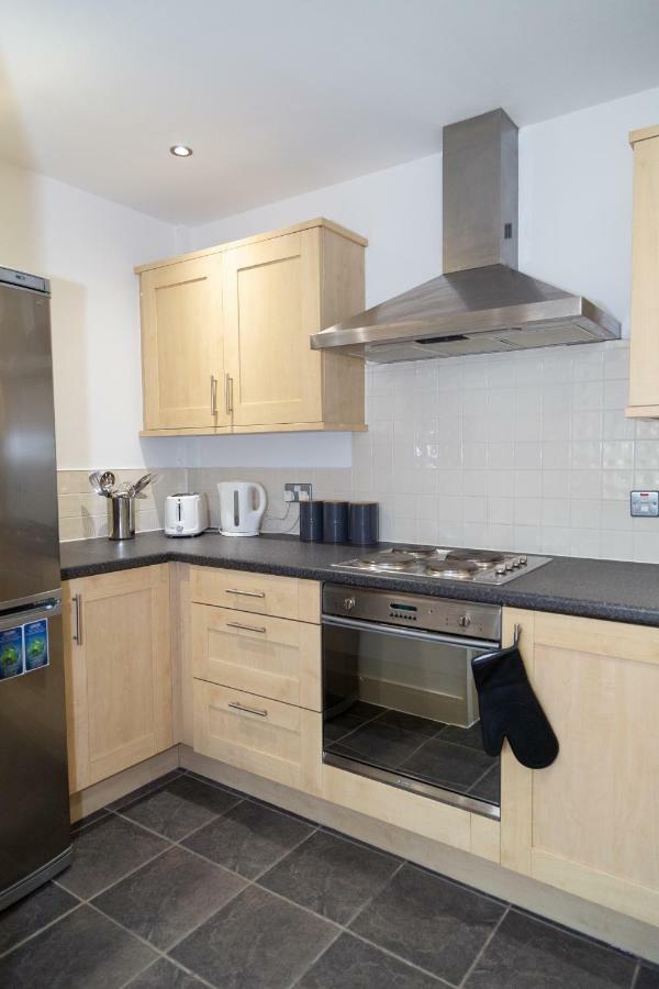 Serviced Apartment In Liverpool City Centre - Free Parking - Balcony - By Happy Days Esterno foto