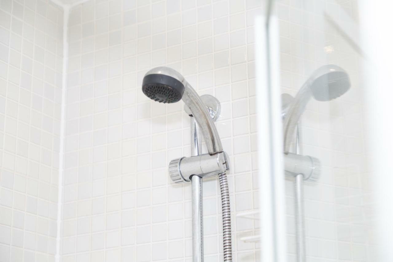 Serviced Apartment In Liverpool City Centre - Free Parking - Balcony - By Happy Days Esterno foto