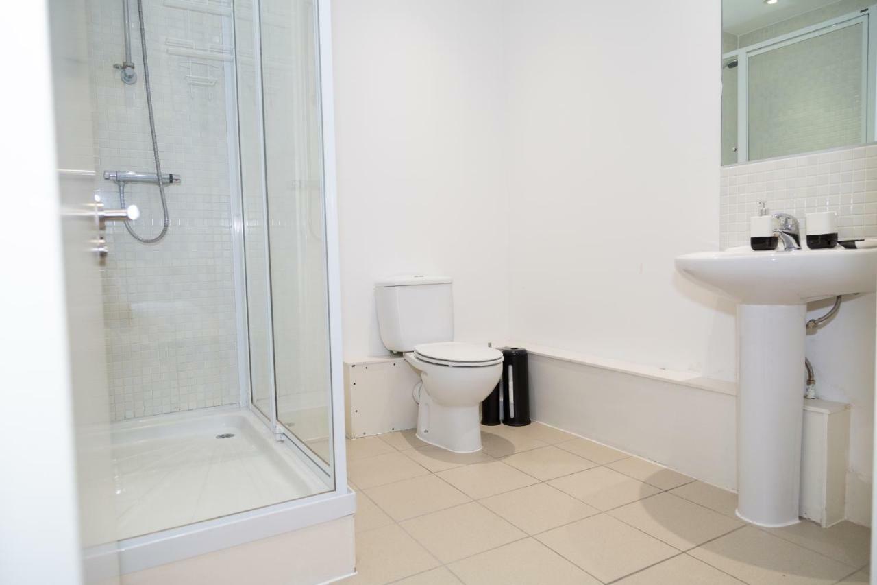 Serviced Apartment In Liverpool City Centre - Free Parking - Balcony - By Happy Days Esterno foto